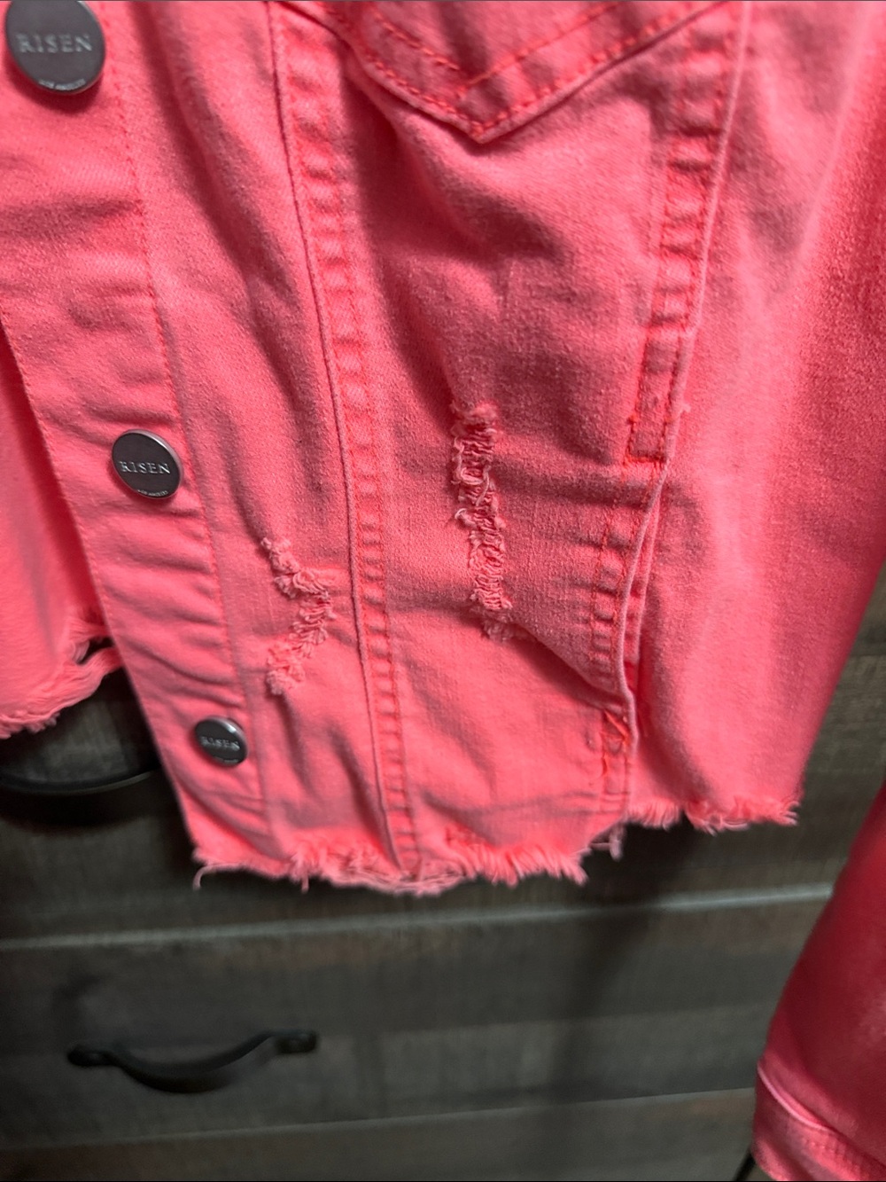 RISEN Coral Distressed Cropped Denim Jacket Size M NWT - Picture 4 of 7